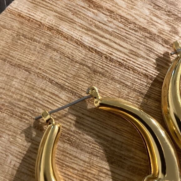 NWT Fashion Earrings Textured Hoop Earrings -‎ Gold tone - Picture 8 of 9